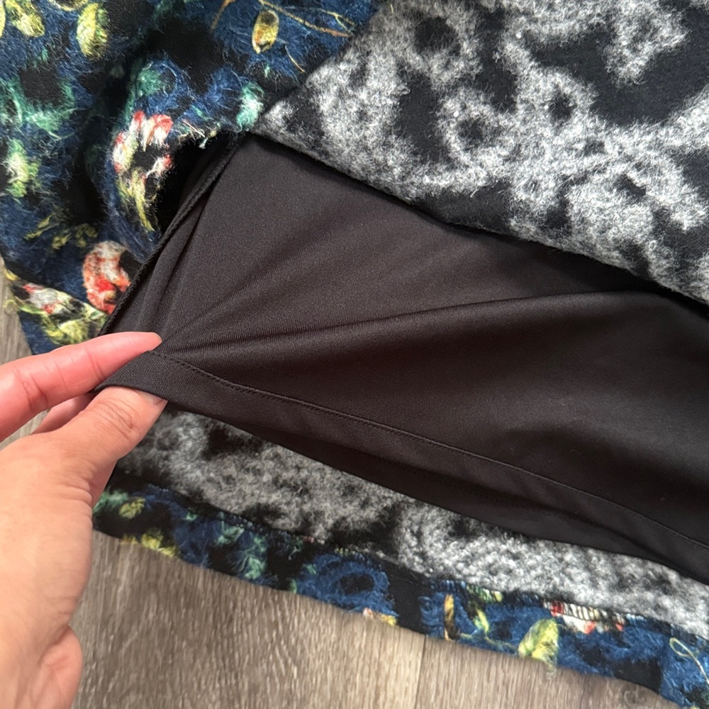 Floral Patterned Dress with Black Accents - Picture 5 of 6